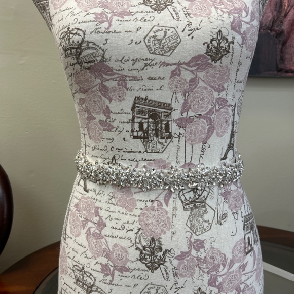 Light Ivory belt with large crystal details main image 4
